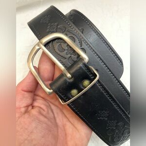 Vintage black tooled leather belt silver colored buckle Juilitta 95